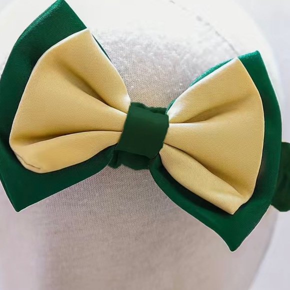 Green  and gold holiday dress.    Great for birthdays during holiday season. - Picture 4 of 4